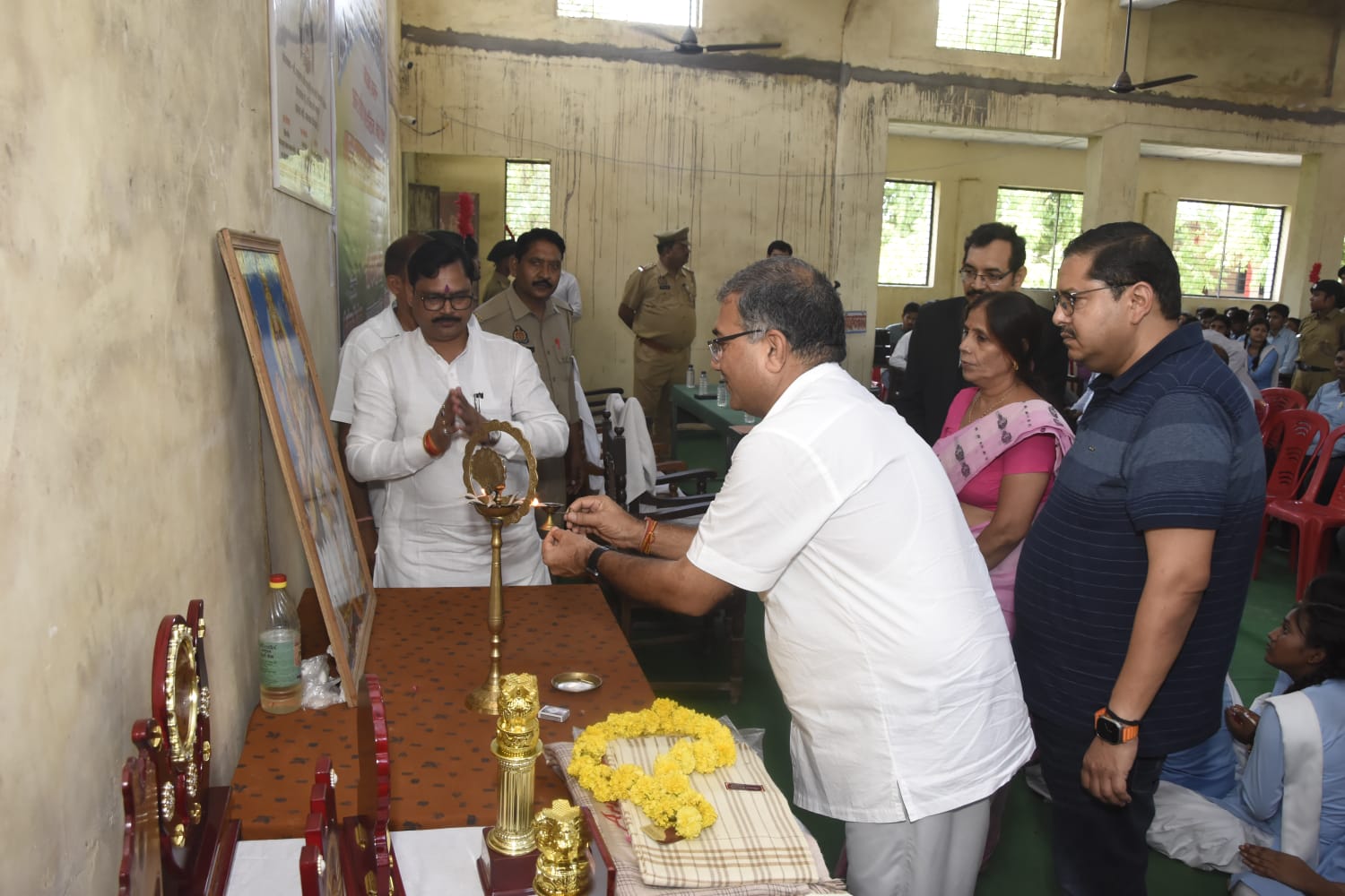 https://amarshahidintercollegebewar.in/uploads/slider/687cf18a5cd2a.jpg